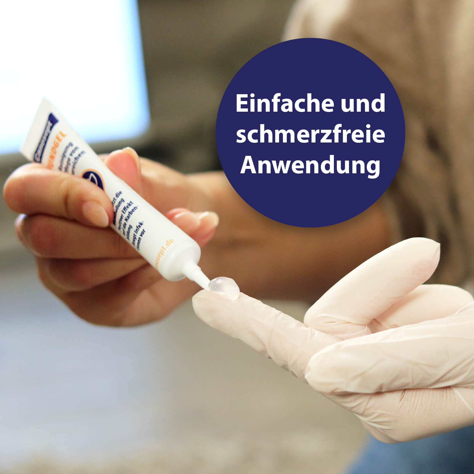 Wundgel wird auf Finger aufgetragen -Einfache und schmerzfreie Anwendung