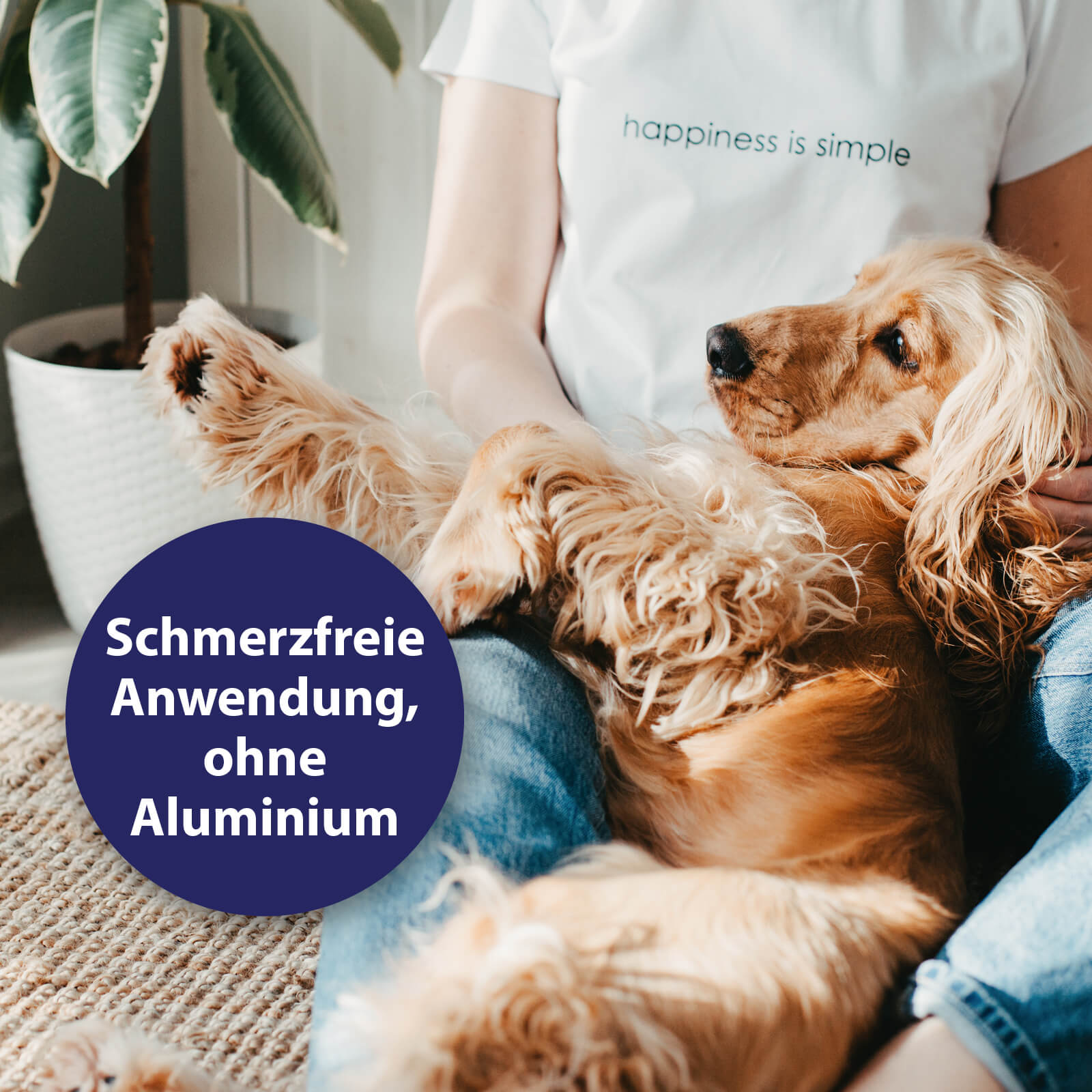 Hund, der im Schoß einer Frau liegt - Schmerzfreie Anwendung, ohne Aluminium