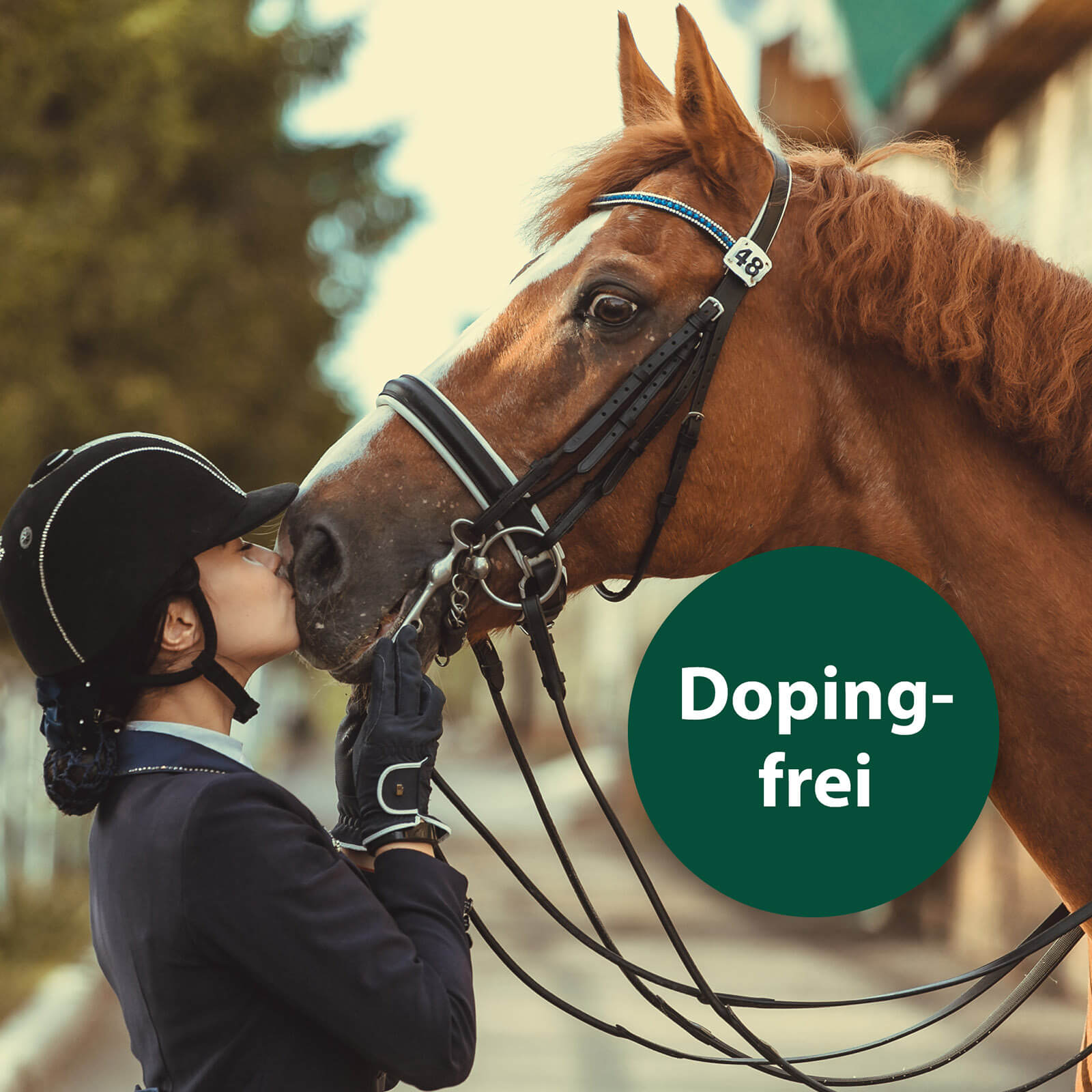 Reiterin küsst Pferd - Dopingfrei